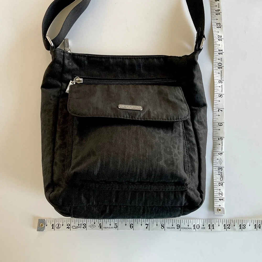 BAGGALLINI Crossbody Black w/Cheetah Pattern Lightweight
